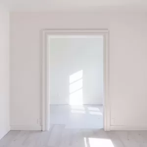 Kiedy montować drzwi wewnętrzne